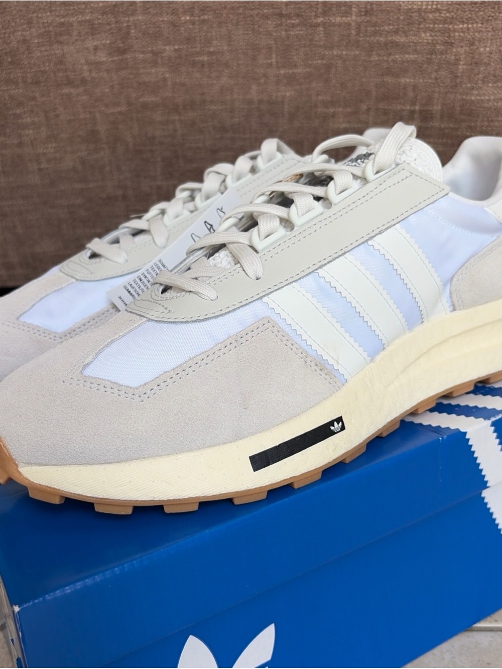 adidas Men’s White and Cream Retro-Style Sneakers Retropy E5 - Picture 3 of 9